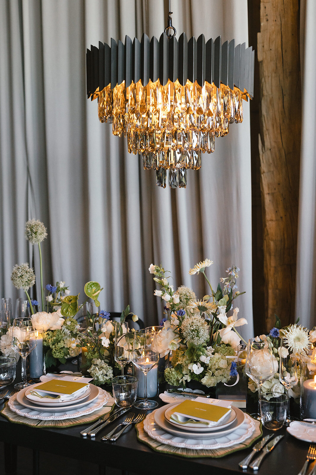 summer-reception-design-table-setting-devils-thumb-calluna-events