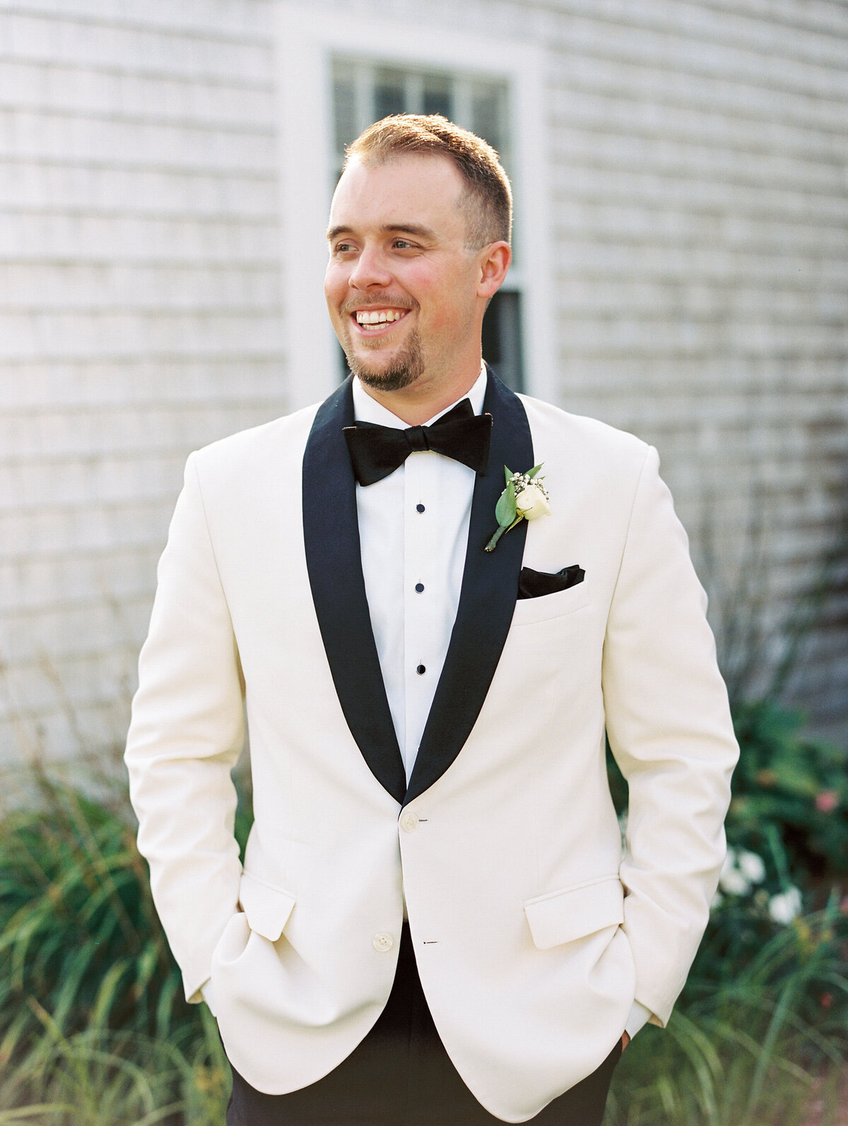 groom-in-white-jacket