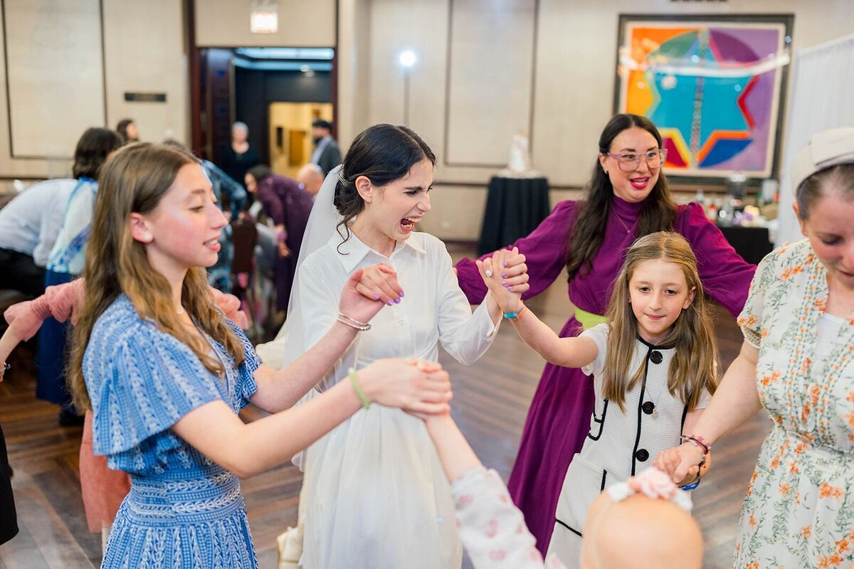 Eliana-Melmed-Photography-Chicago-LosAngeles-Jewish-WeddingPhotographer-CarmiKalman-WomensDancing-00119