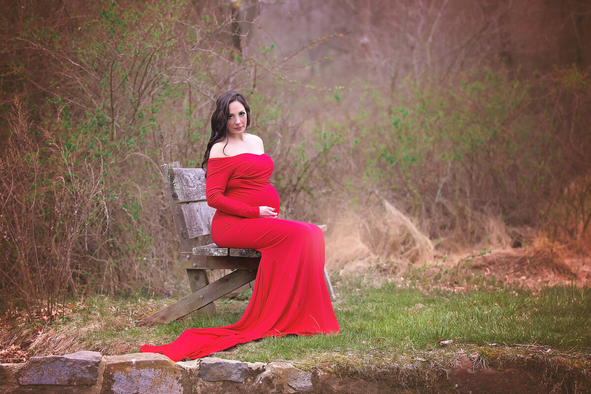 pregnant mom posing for her nj maternity session
