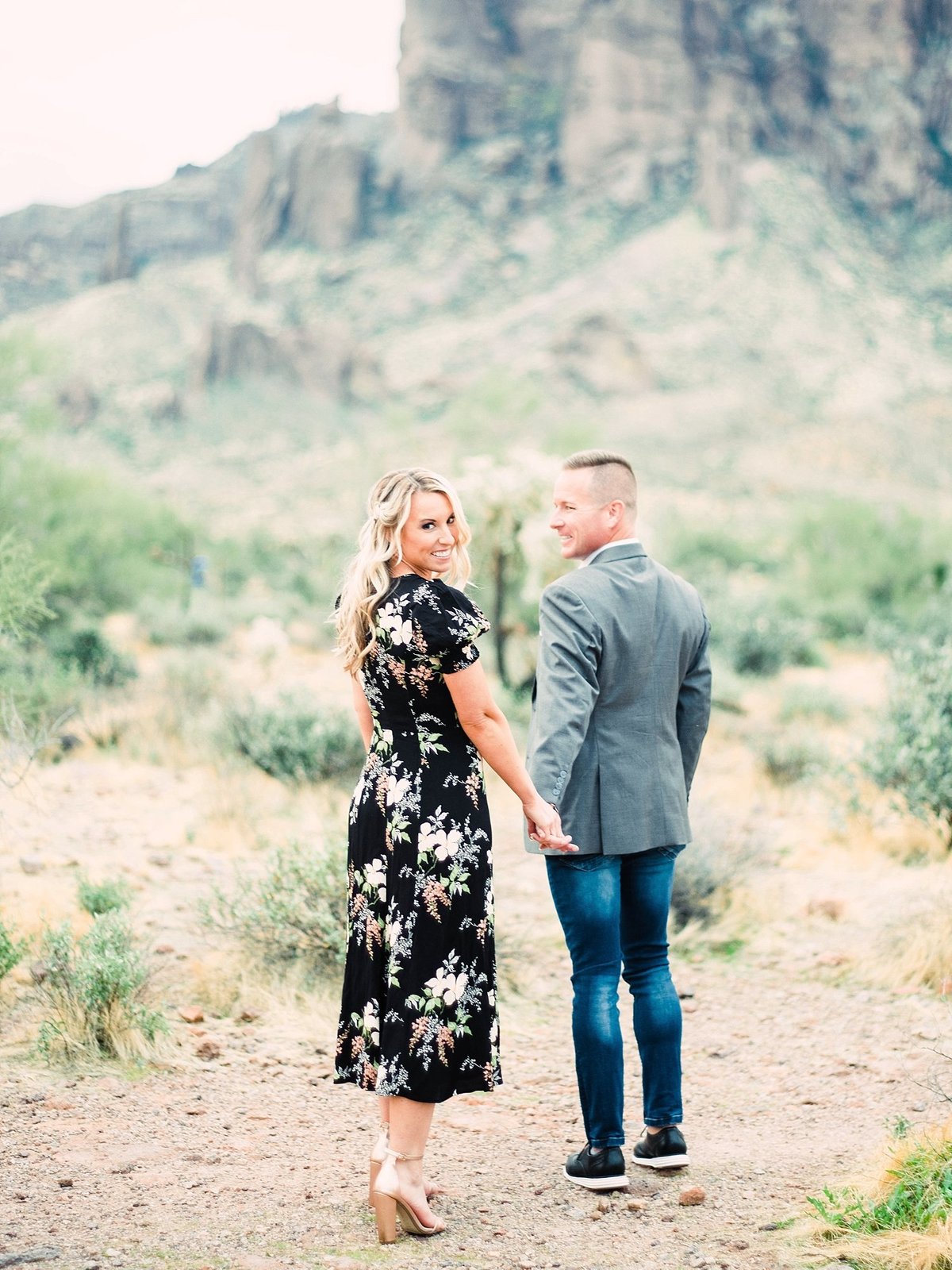 scottsdale-arizona-wedding-photographer-engagement-desert_0102