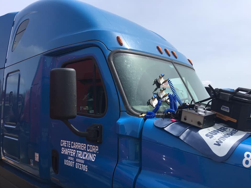 Fleet windshield repair truck
