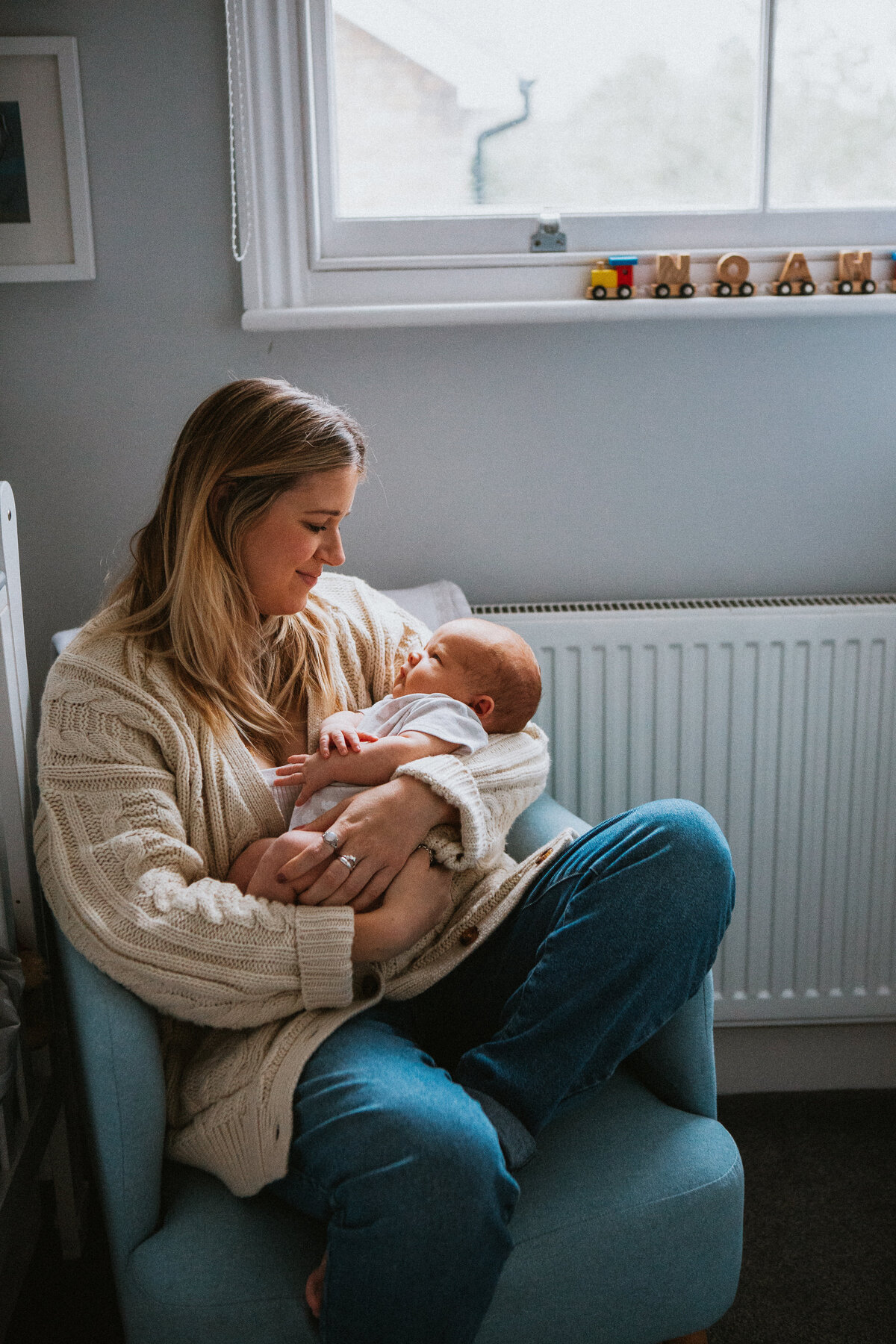 relaxed family newborn shoot at your own home