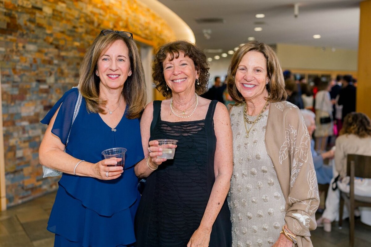 Eliana-Melmed-Photography-Chicago-LosAngeles-Jewish-WeddingPhotography-ShulaNoah-CocktailHour-00040
