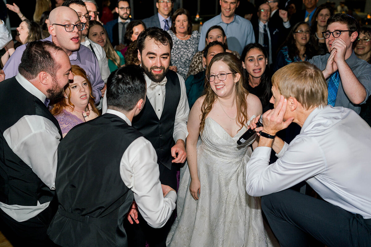 Eliana-Melmed-Photography-Chicago-LosAngeles-Jewish-WeddingPhotography-Dancefloor-00031