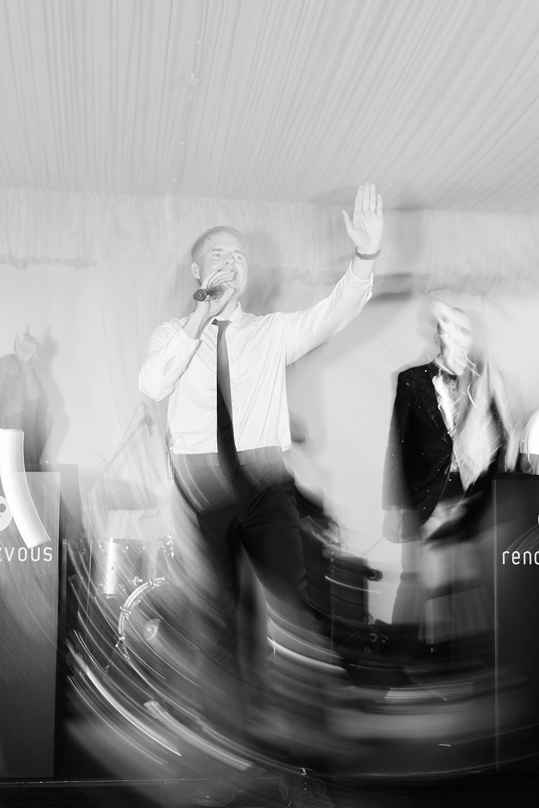 Eliana-Melmed-Photography-Chicago-LosAngeles-Jewish-WeddingPhotography-Dancefloor-00091