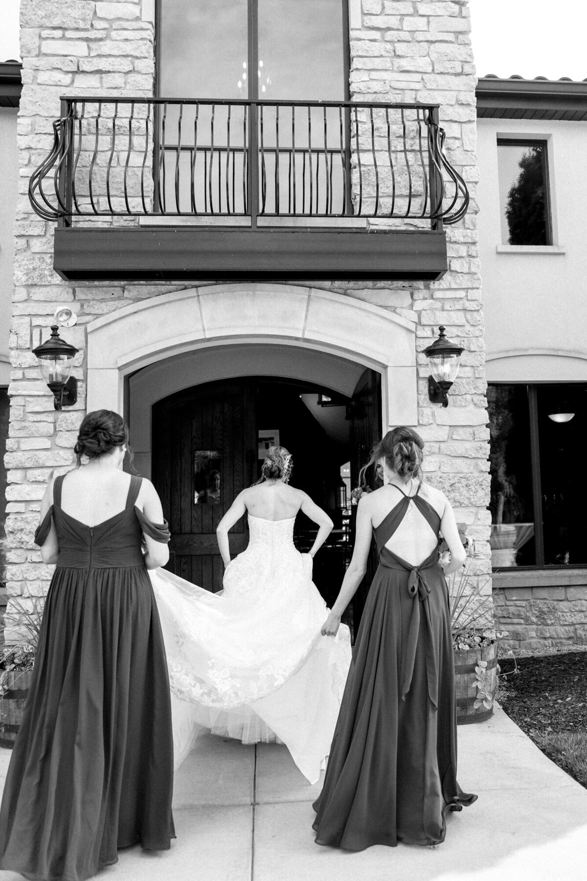Summer-Wedding-DC-Estate-Winery-Beloit-Illinois-Meg-Dunn-Photography-38
