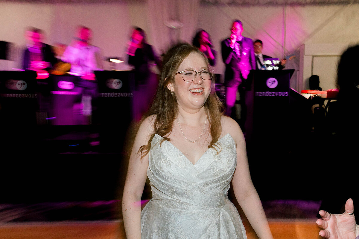 Eliana-Melmed-Photography-Chicago-LosAngeles-Jewish-WeddingPhotography-Dancefloor-00073
