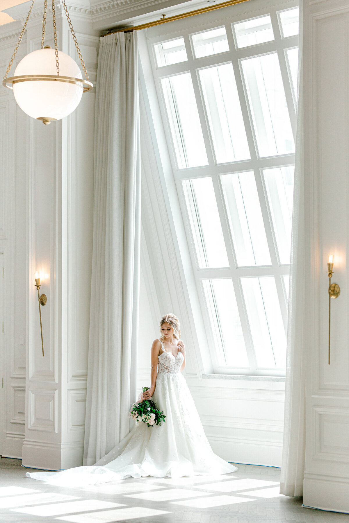 Wedding Inspiration at the Adolphus 19th Floor Ballroom | Dallas Wedding Photographer | Sami Kathryn Photography-1