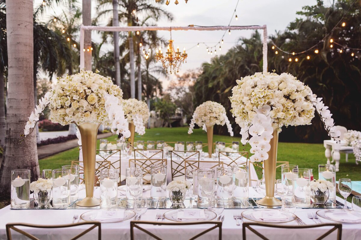 Tables and centre pieces at wedding reception in Riviera Maya