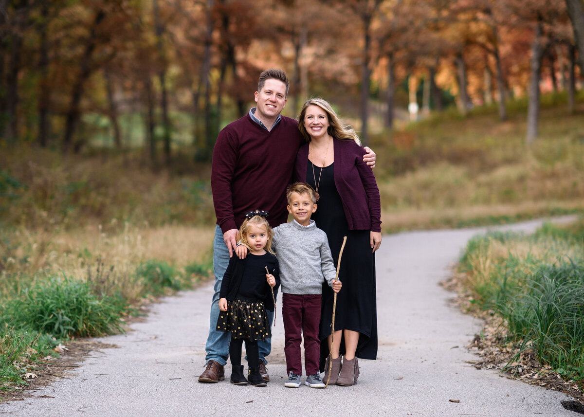 Des-Moines-Iowa-Family-Photographer-Theresa-Schumacher-Photography-Fall-Young-Family-kids