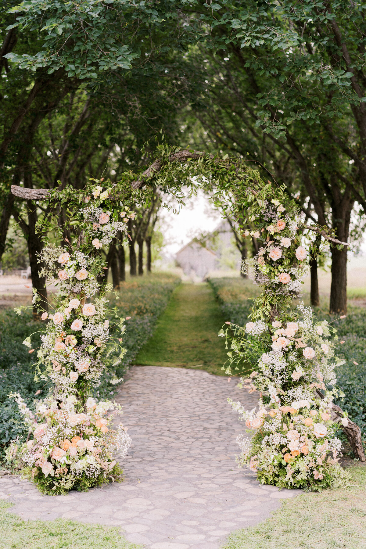 floral-and-field-design-bespoke-wedding-floral-styling-calgary-alberta-yoon-taesuk-2-46