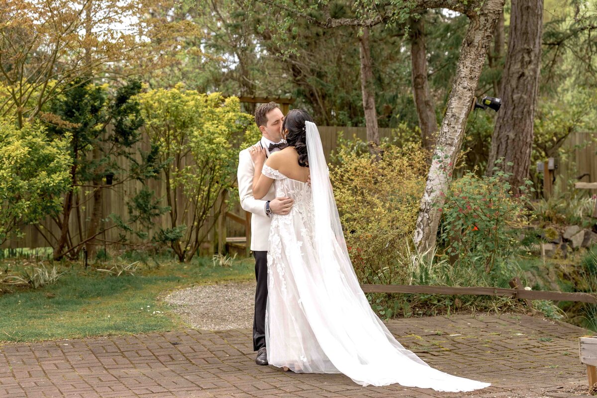 Elona_Shea_Photography_lake_Seattle_washington_kiana_lodge_wedding-4