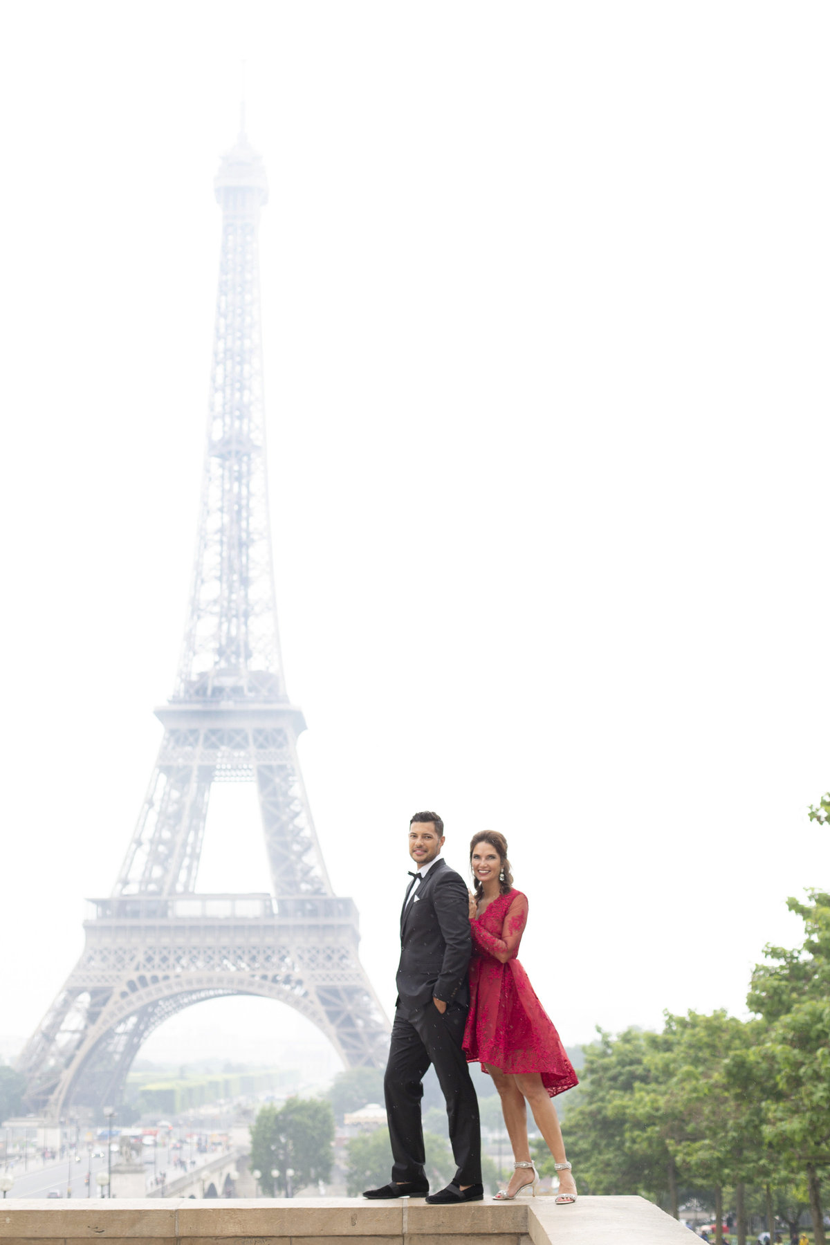 Beautiful couple celebrates their love in front of Eiffel Tower 49