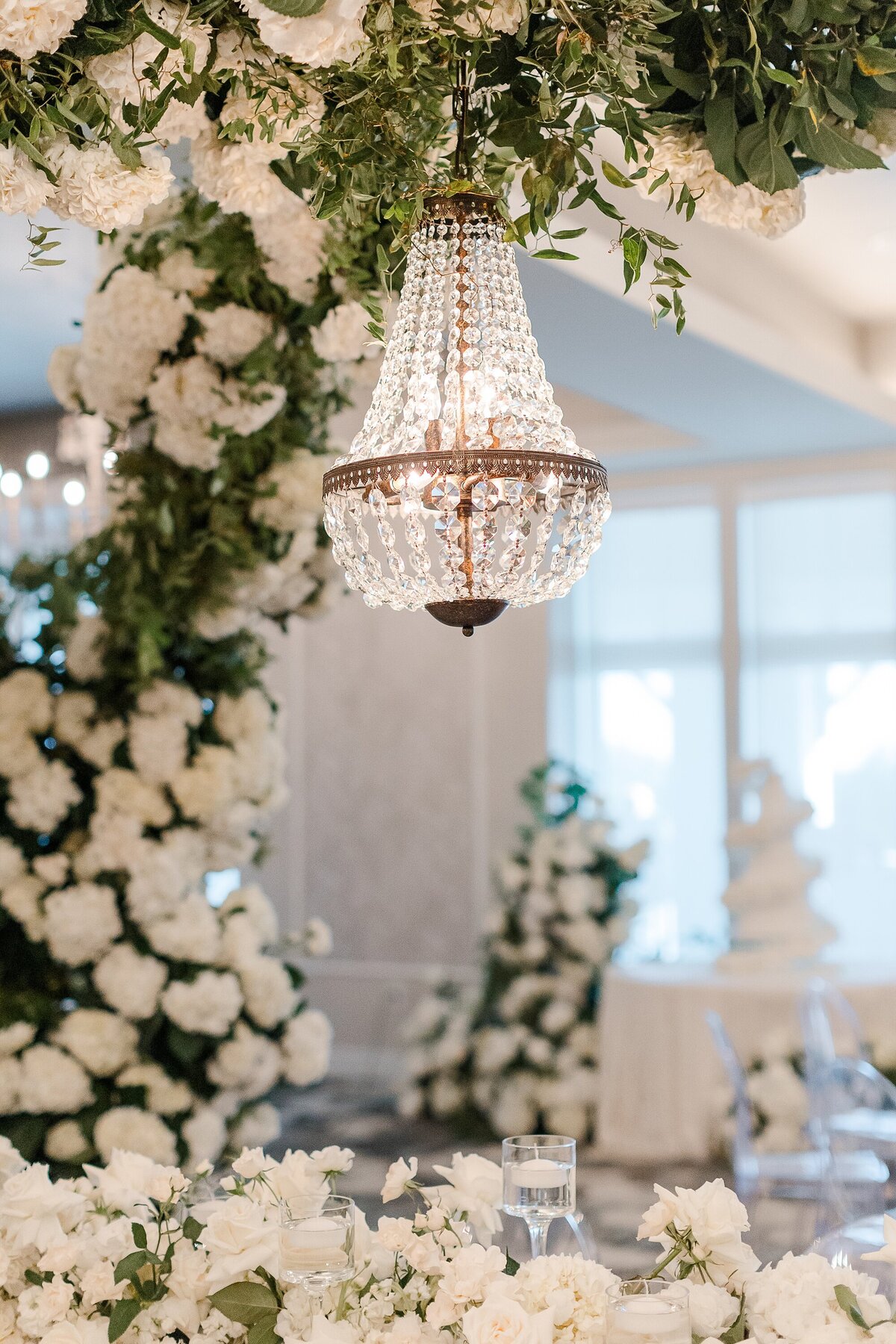 Chic Modern All White Wedding The Beaufort Hotel Brittanie Raquel Events_0034