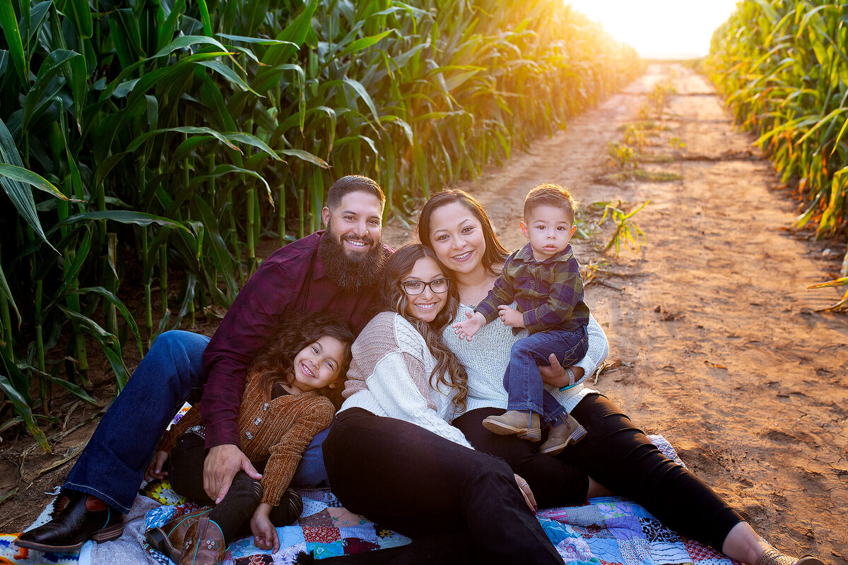 Lifestyle family session in corn fields in swisher co