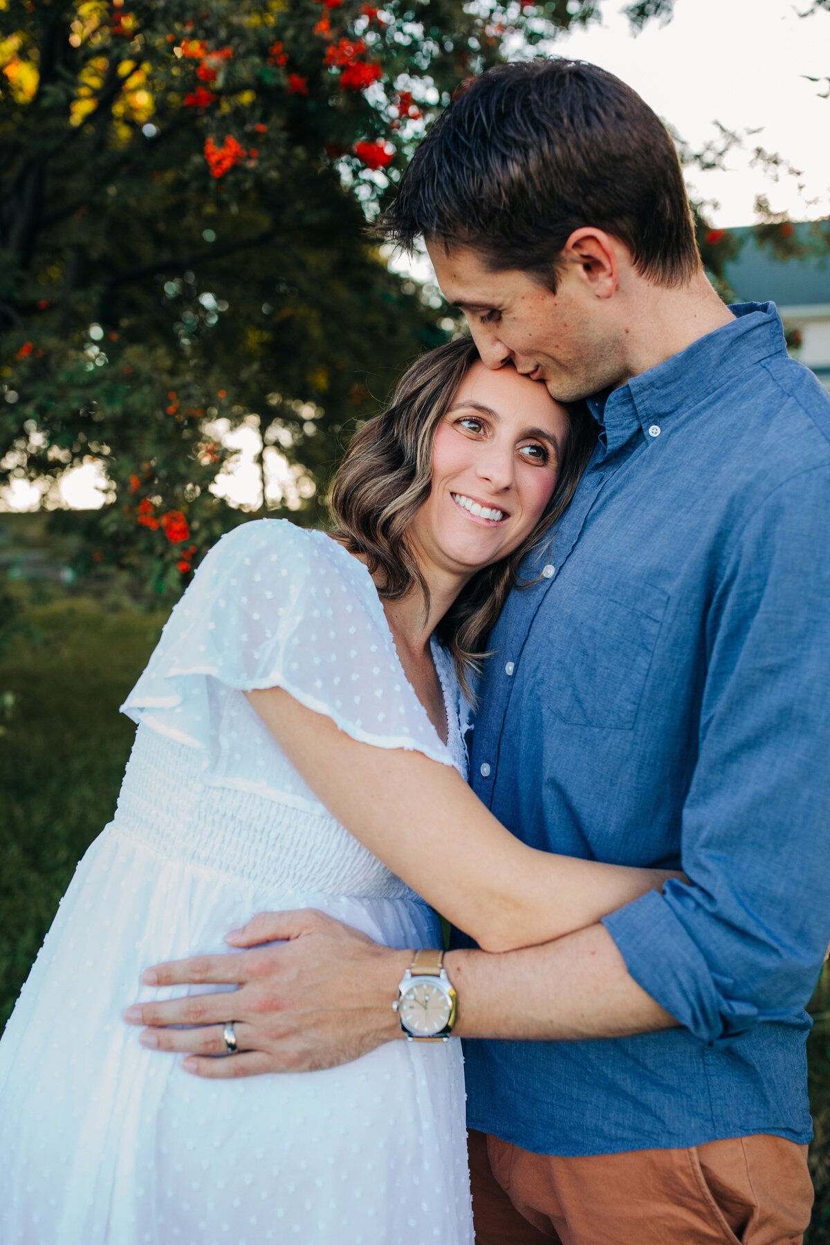 Outdoor-Country-Maternity-Session-MIlwaukee