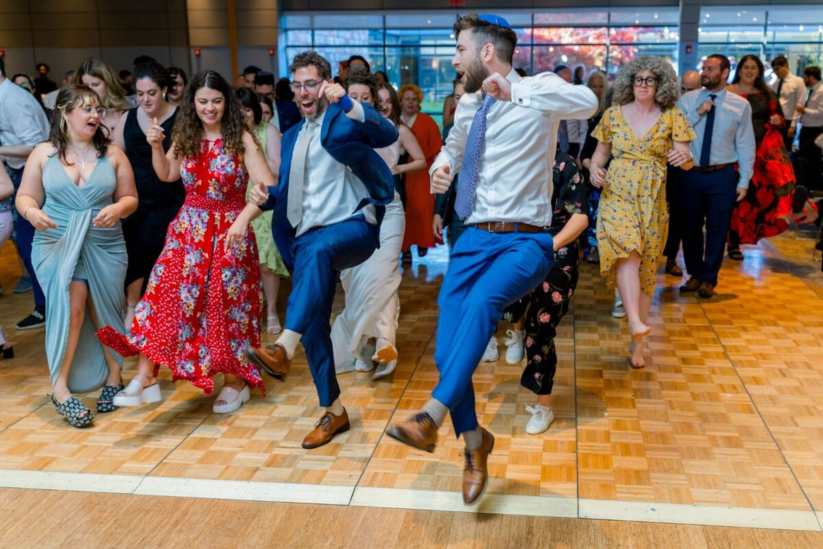processed_ElianaMelmedPhotography_JewishWeddingPhotographer_ShulaNoah_Dancing-150