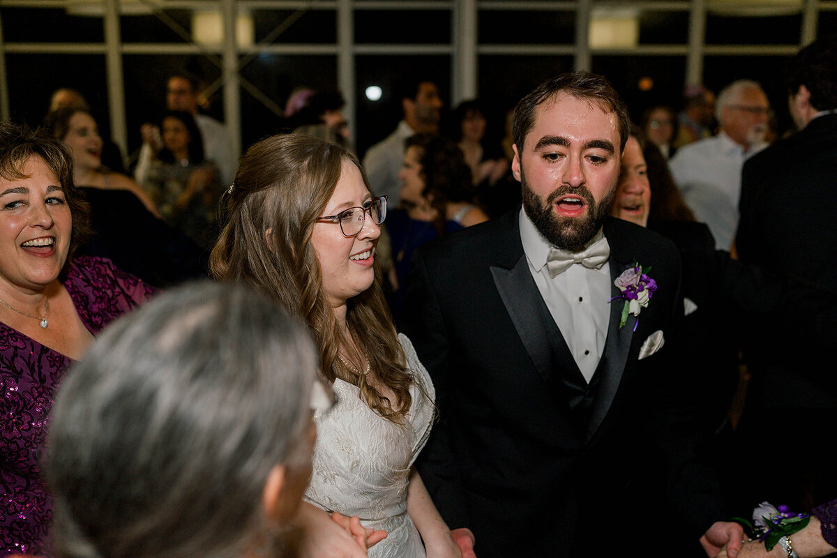 Eliana-Melmed-Photography-Chicago-LosAngeles-Jewish-WeddingPhotography-SimchaDancing-00185