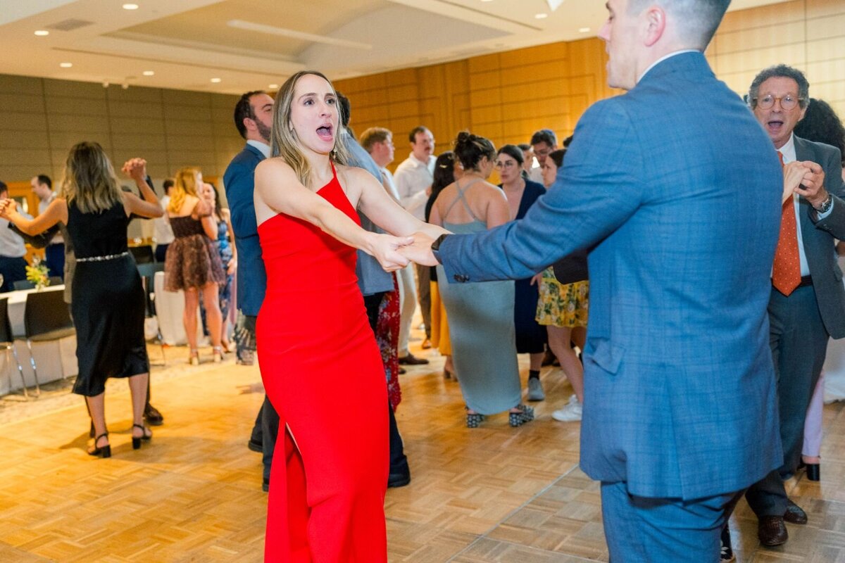 processed_ElianaMelmedPhotography_JewishWeddingPhotographer_ShulaNoah_Dancing-252