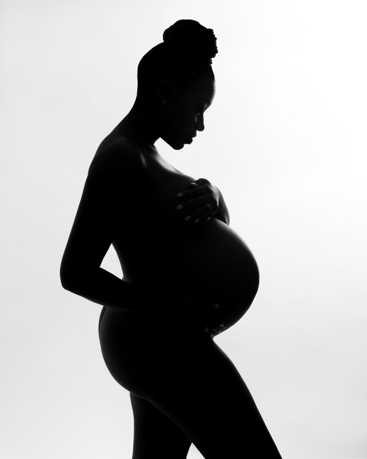 Artistic maternity portrait in silhouette by Daisy Rey Photography in NJ