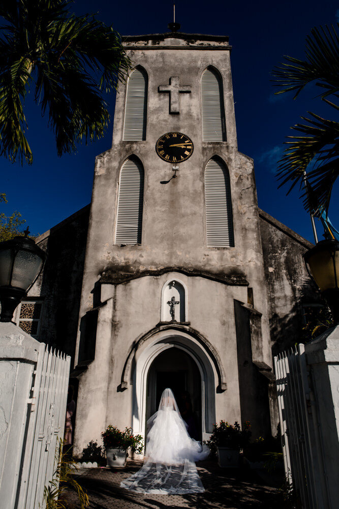 grand-hyatt-baha-mar-luxury-bahamas-wedding-photos-lyndah-wells-photography-tiana-quintin-12