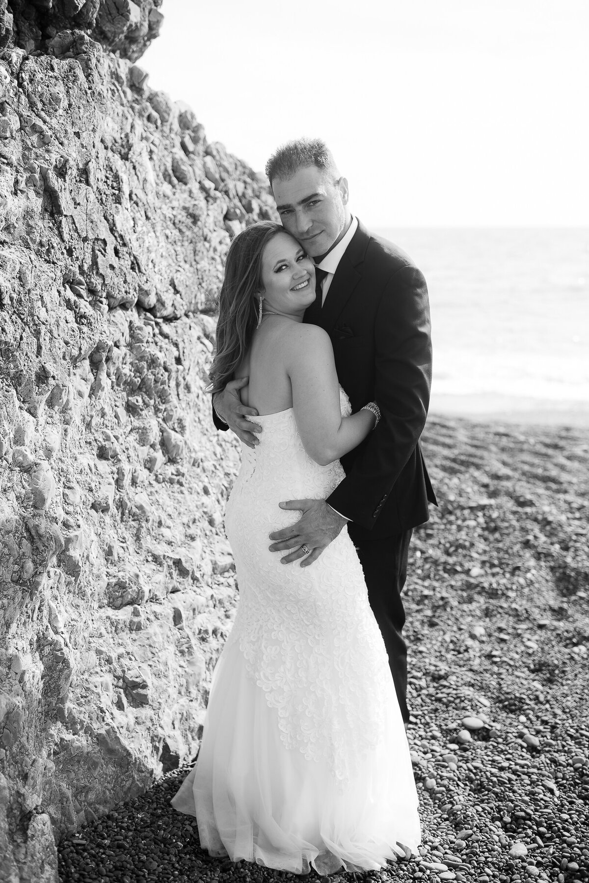 Shelter-Cove-Black-Sannds-Beach-photographer-adventure-elopement-intimate-destination-wedding-nor-cal-beach-elopement-12