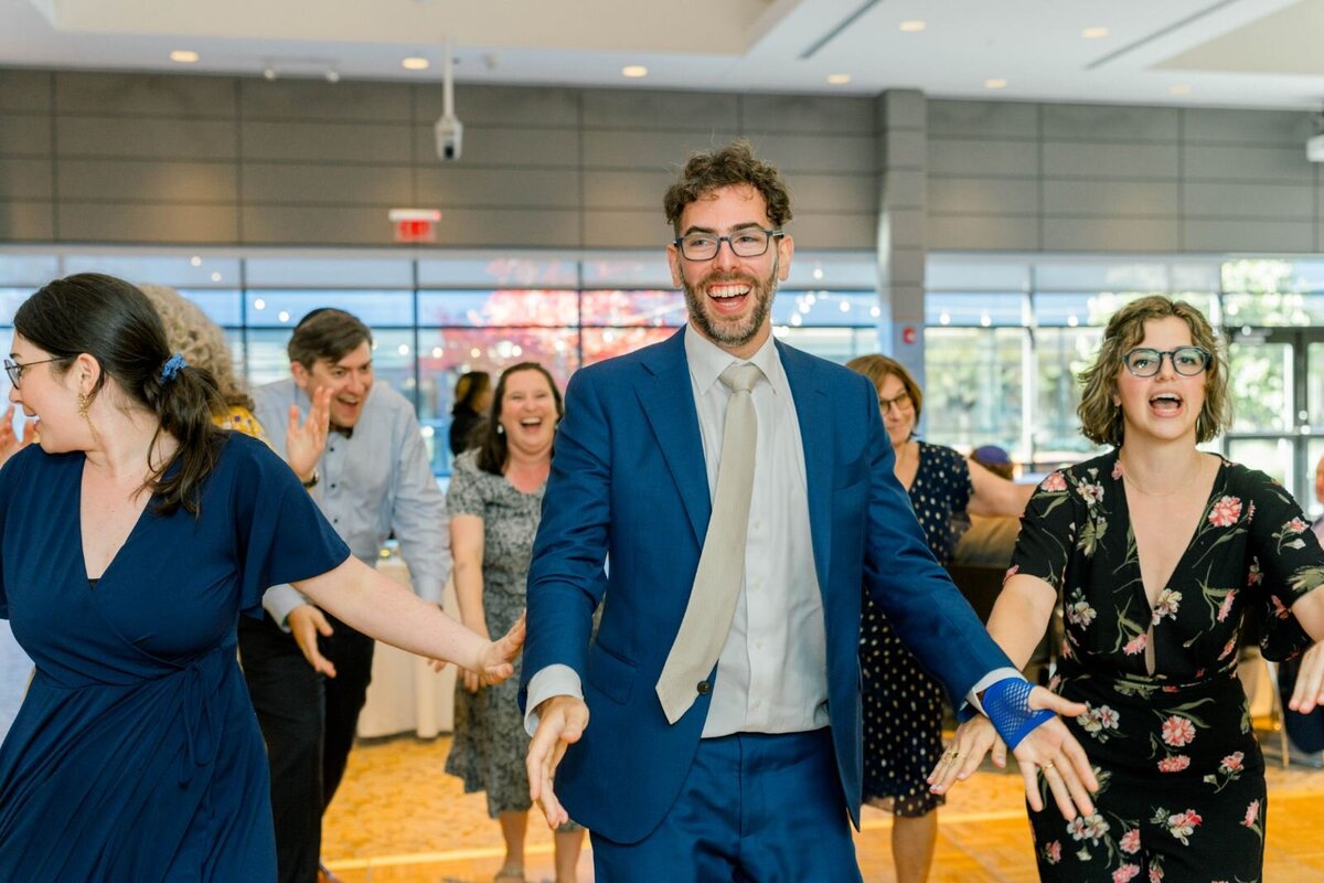 Eliana-Melmed-Photography-Chicago-LosAngeles-Jewish-WeddingPhotography-ShulaNoah-SneakPeek-00132
