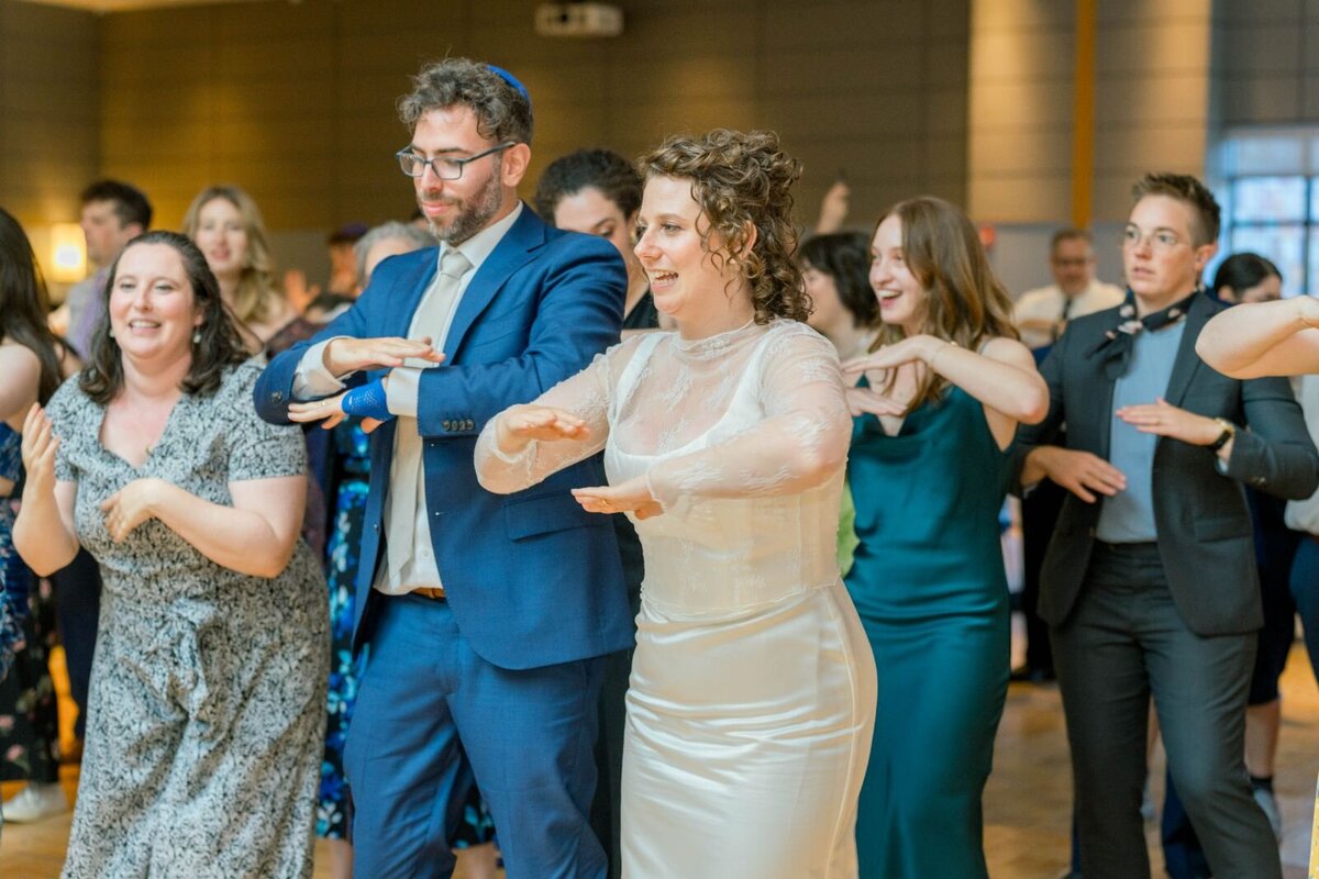 processed_ElianaMelmedPhotography_JewishWeddingPhotographer_ShulaNoah_Dancing-142