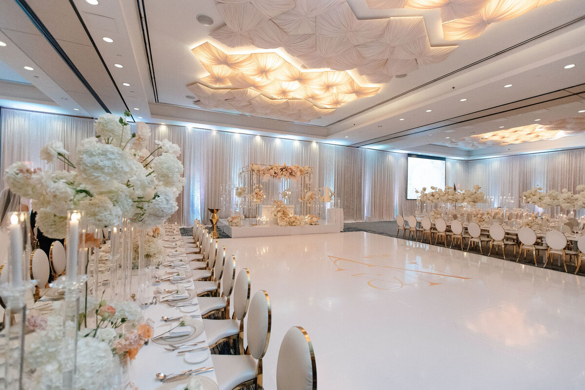 elegant-wedding-reception-decor-gold-arches-white-viny-floor-008