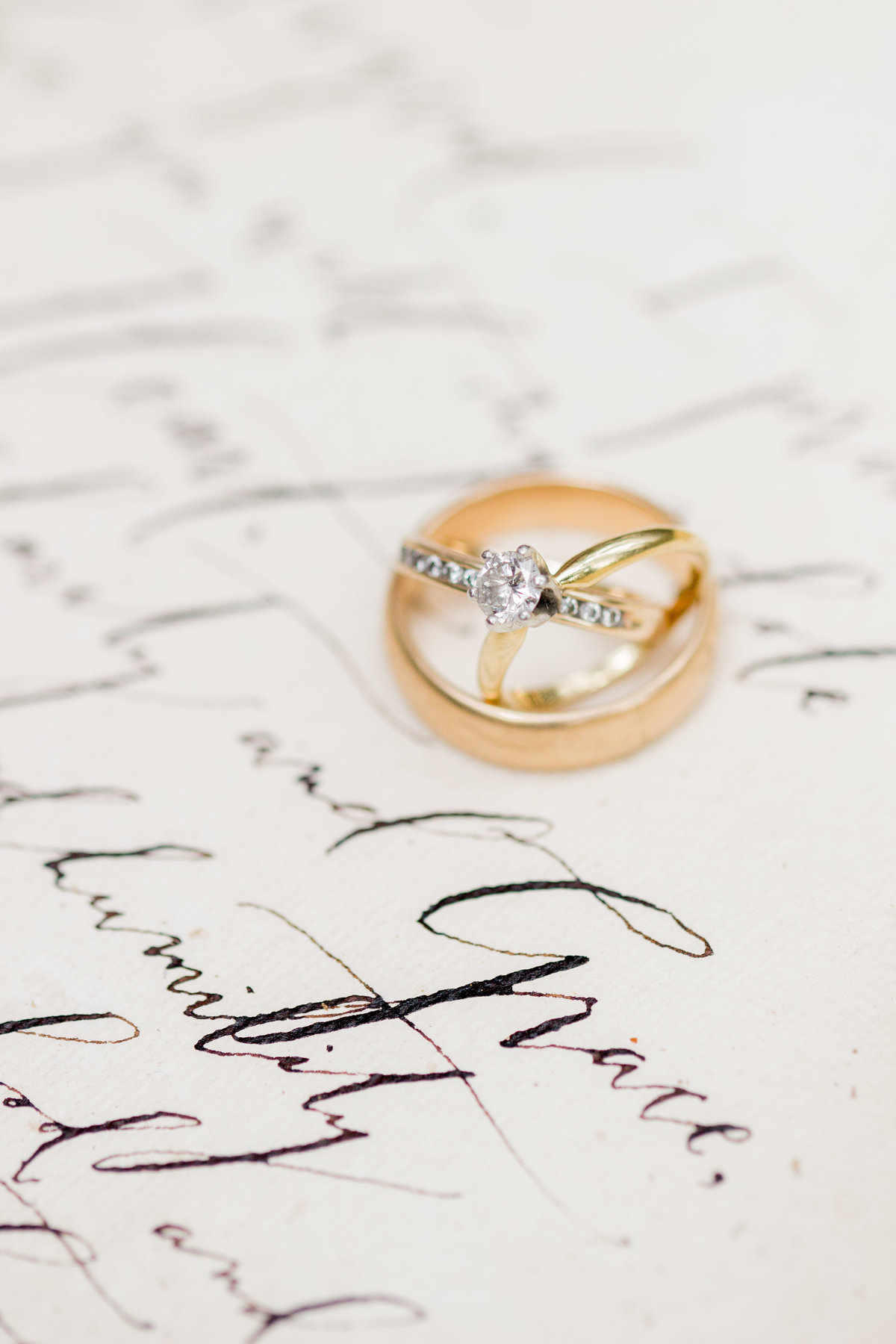 Washington Elopement Photographer captures close up of wedding rings on wedding invitation