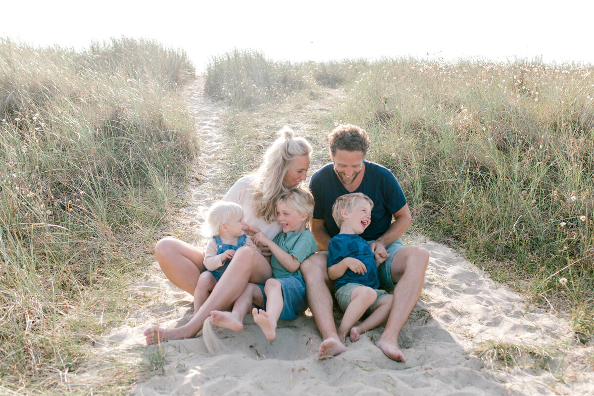 Sharona Sprong fotografie gezinsshoot gezin Wognum Hoorn Enkhuizen aan zee duinen Noord-Holland Julianadorp aan Zee