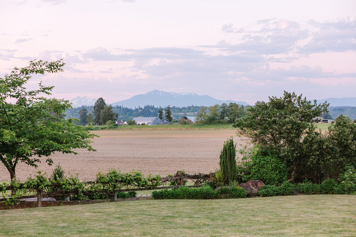 Hidden Meadows Wedding Venue with views of mountains Snohomish Joanna Monger Photography