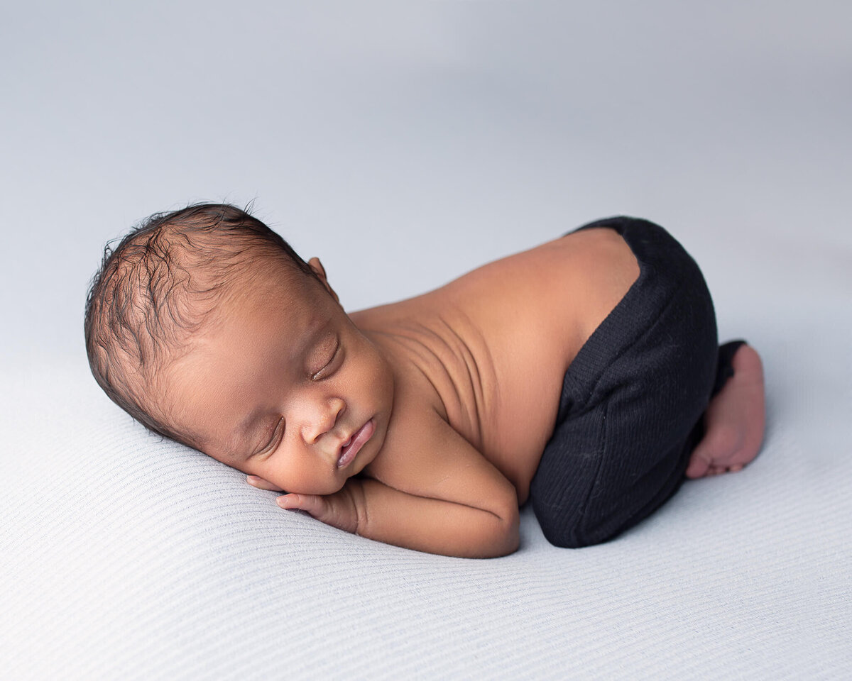 akron-newborn-photographer-kendrahdamis (1 of 2)