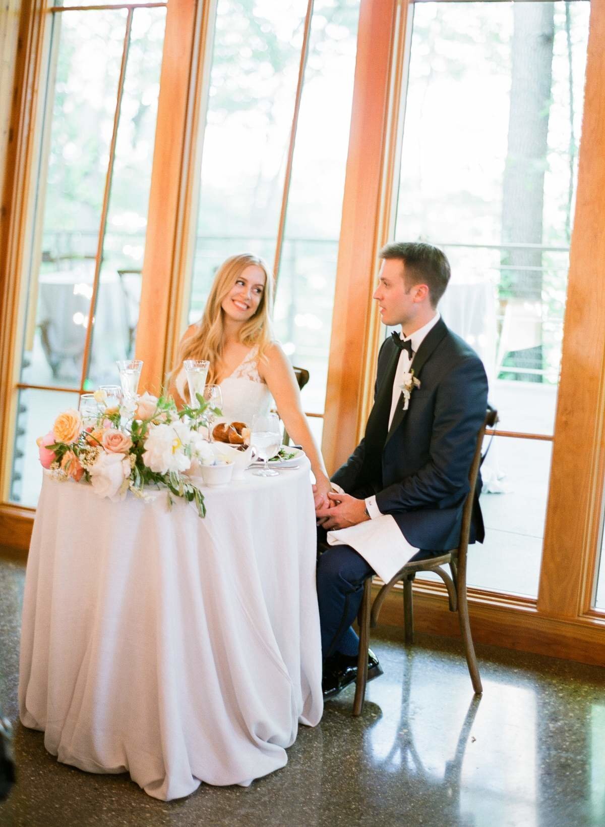 the-days-design-wedding-florist-sweetheart-table