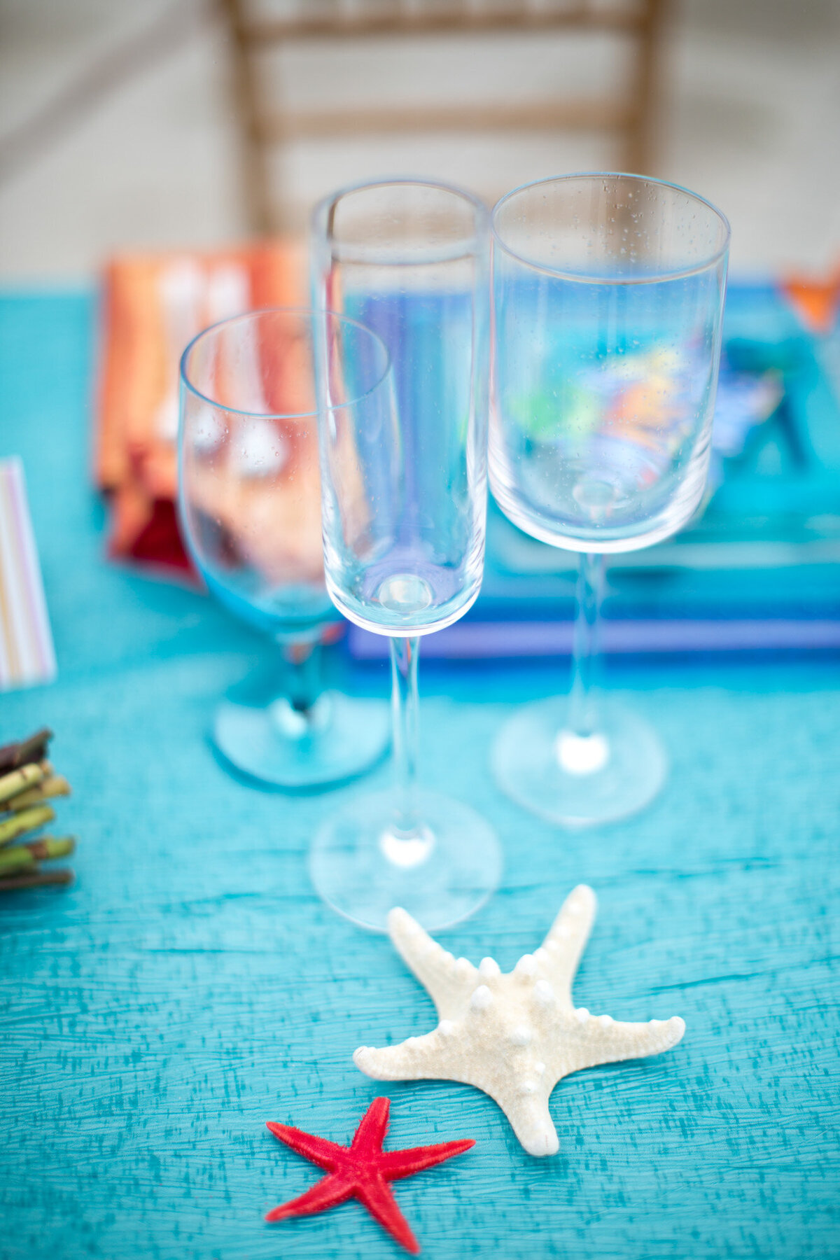 White and pink starfish and three glasses on top of the table