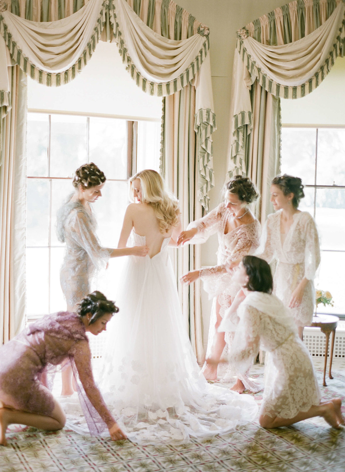 35-KTMerry-weddings-bridal-preparation-Ballyfin-Ireland