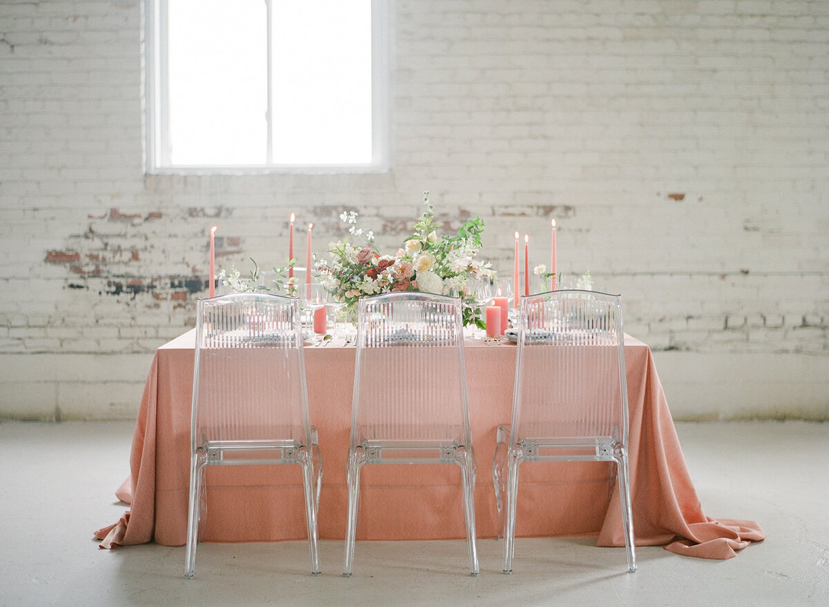 coral table linen, studio fleurette, white urban wedding, mn florist