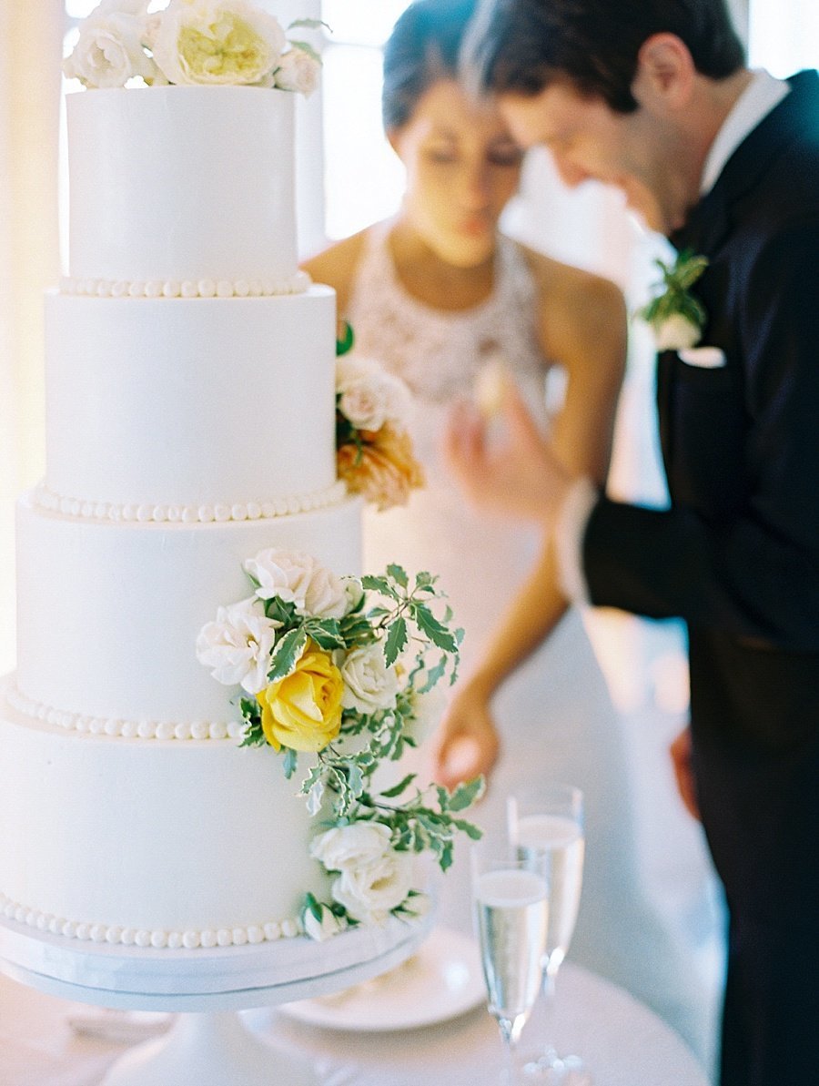 Buttercream Bakeshop wedding cake cutting © Bonnie Sen Photography