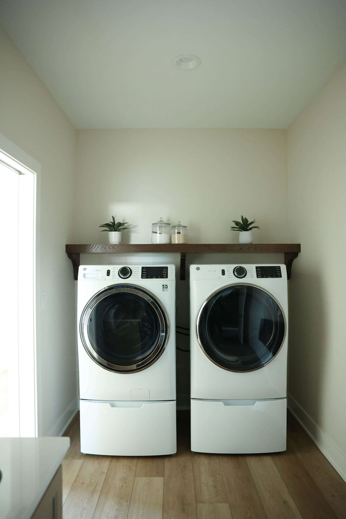 1183-Laundry-Grimes-Central-Iowa-Custom-Home-JRL-Builders-3F1A8988