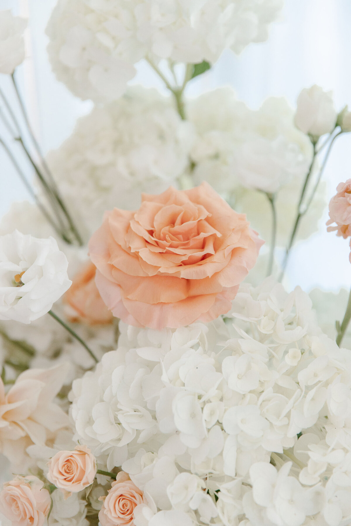 luxury-wedding-floral-arrangement-peach-ivory-014