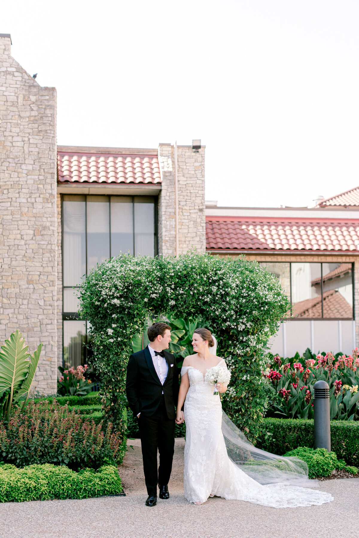 Allie & John Wedding at Royal Oaks Country Club Christ the King Church | Dallas Wedding Photographer | Sami Kathryn Photography-125