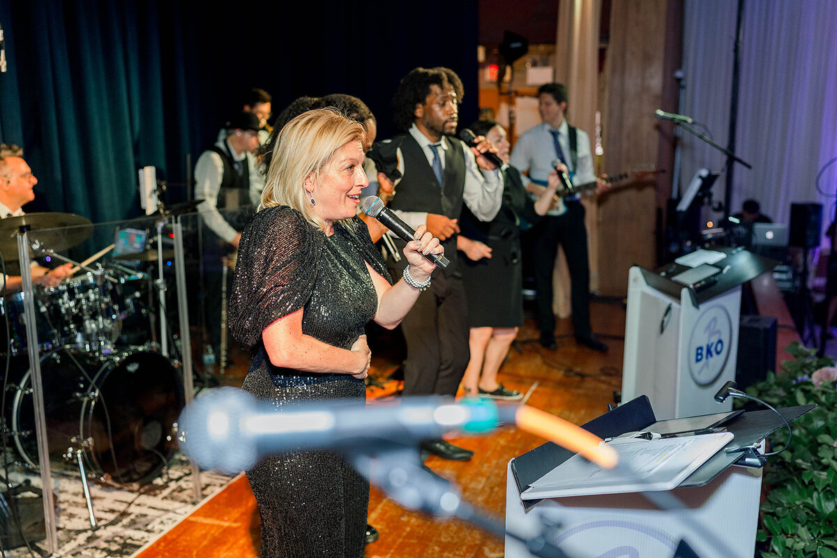 Eliana-Melmed-Photography-Chicago-LosAngeles-Jewish-WeddingPhotography-ElianaSklar-DanceFloor-00216