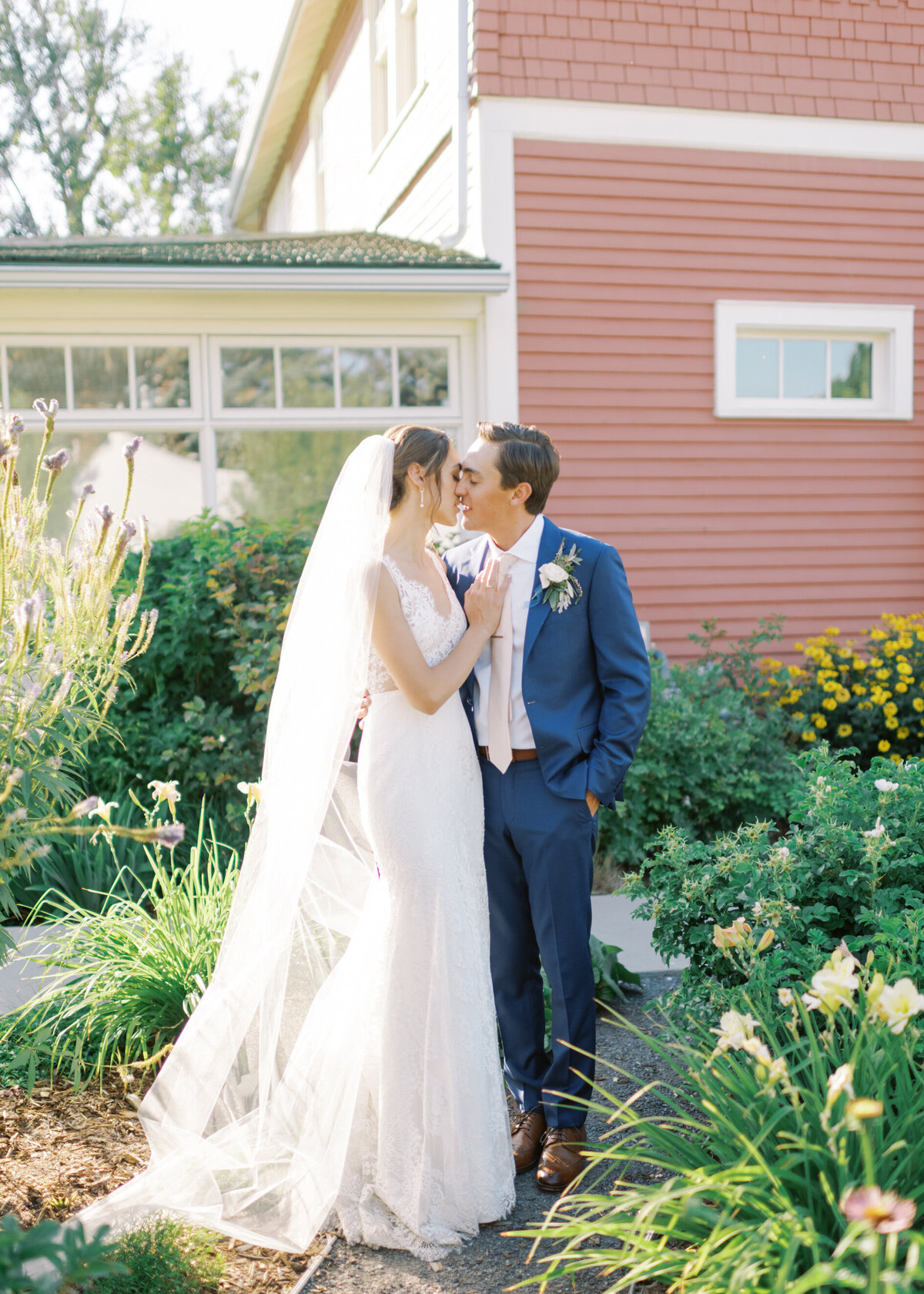 Minted-Photography-Okanagan-Kelowna-Wedding-Photographer-Film-Fine-Art-Wedding-Photography-Abigail_Sean-36