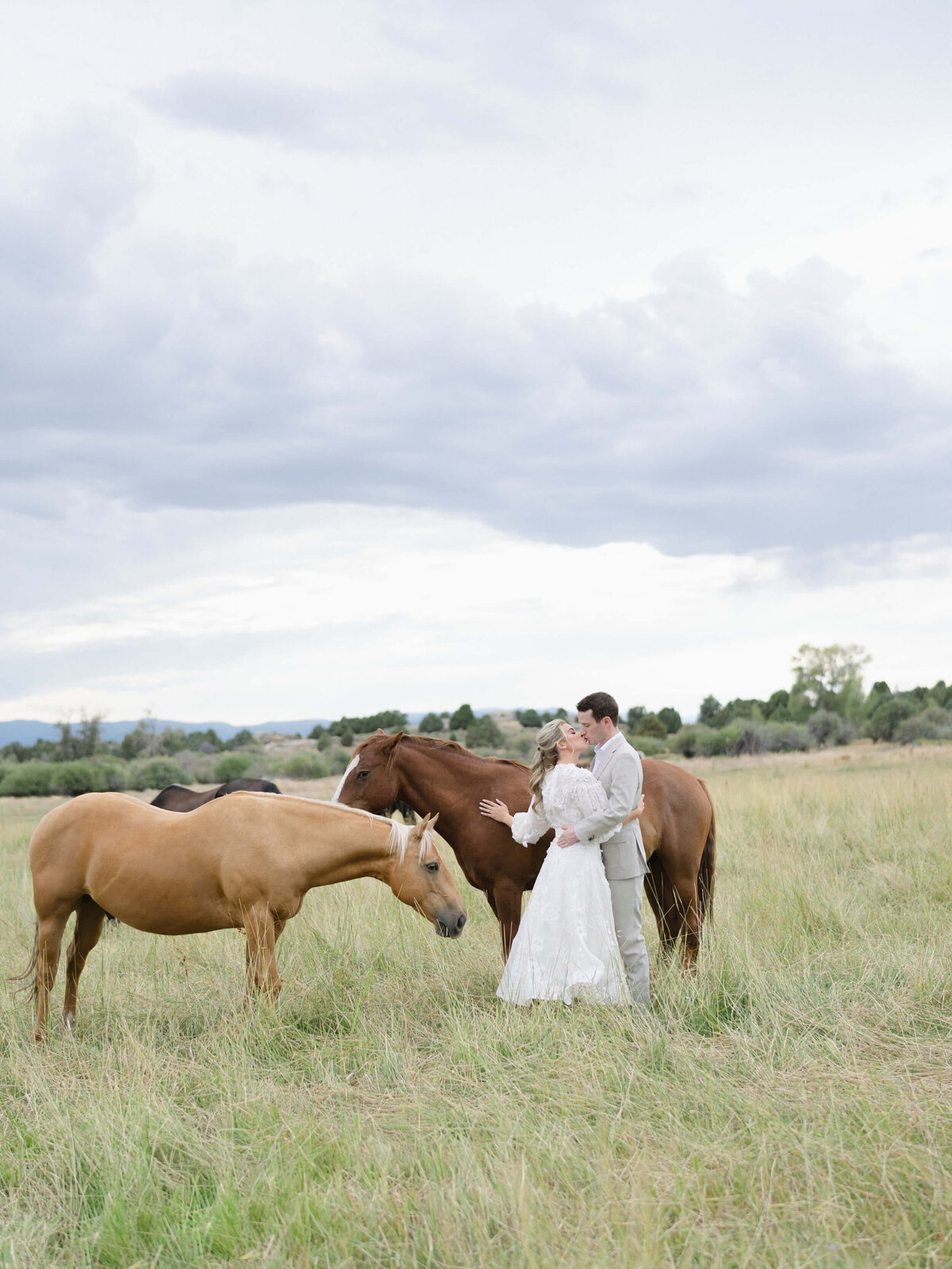 14-KT-Merry-Photography-Western-Wedding-Brush-Creek-Ranch-Horses