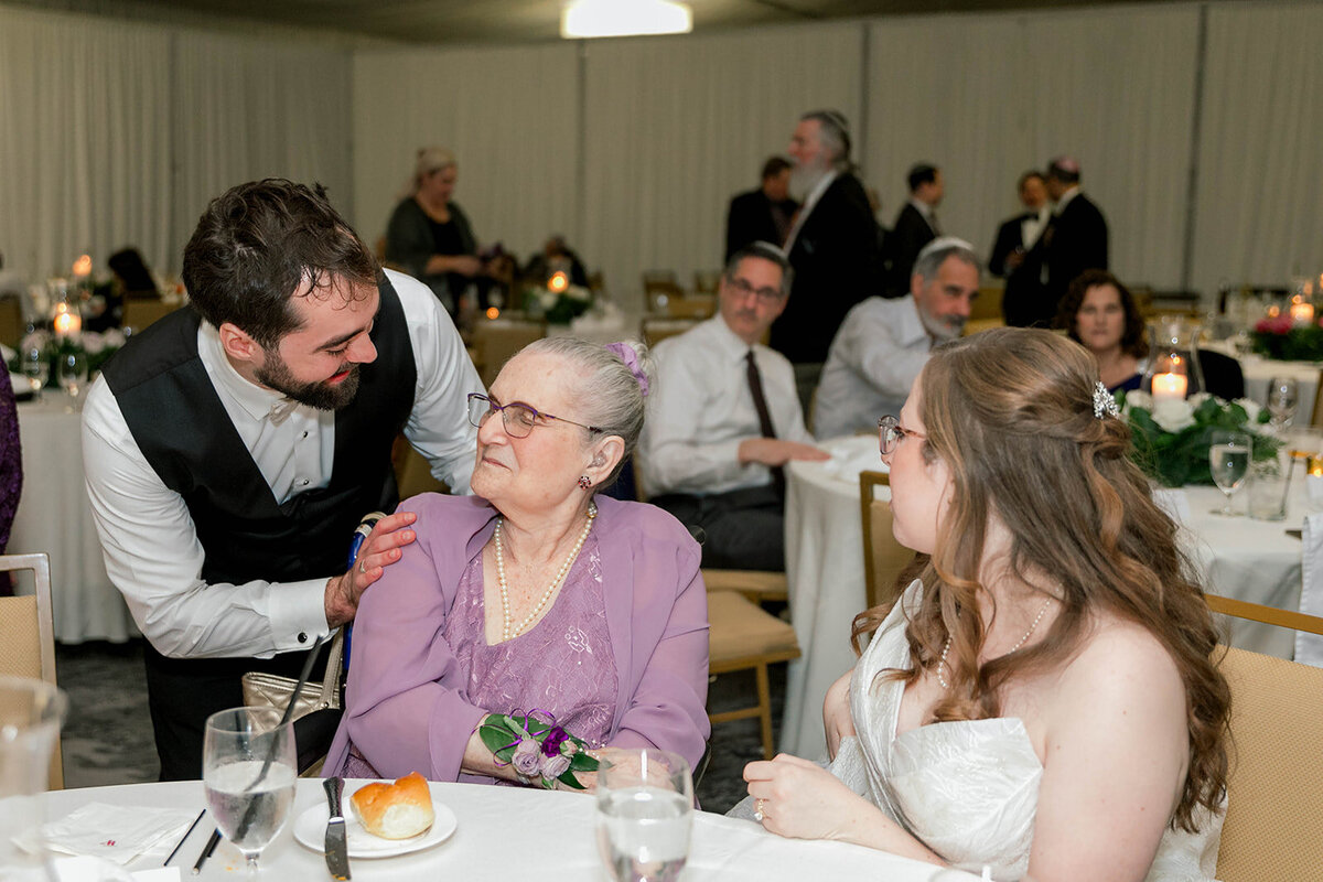 Eliana-Melmed-Photography-Chicago-LosAngeles-Jewish-WeddingPhotography-Dancefloor-00204