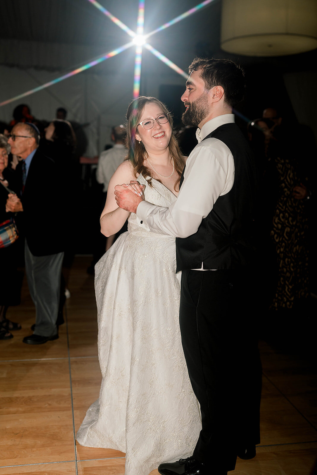 Eliana-Melmed-Photography-Chicago-LosAngeles-Jewish-WeddingPhotography-Dancefloor-00145