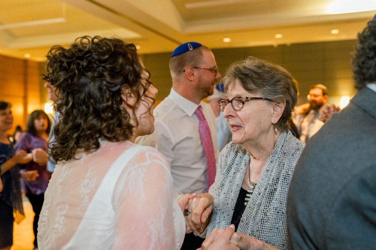 processed_ElianaMelmedPhotography_JewishWeddingPhotographer_ShulaNoah_Dancing-254