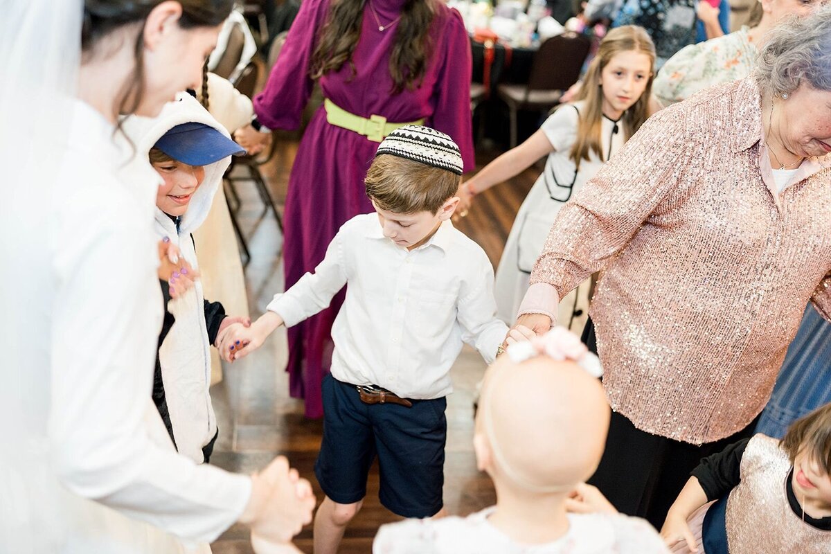 Eliana-Melmed-Photography-Chicago-LosAngeles-Jewish-WeddingPhotographer-CarmiKalman-WomensDancing-00107
