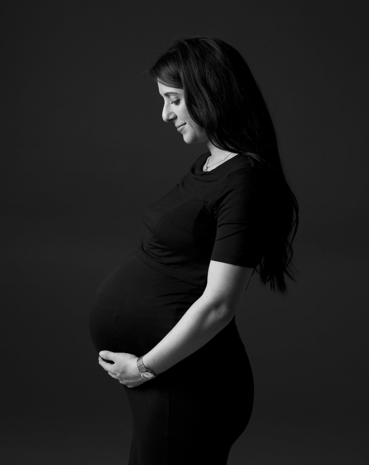 gravid-gravidfoto-gravidfotografering-sorthvitt-portrett-ventetid-studio-oslo-studioelisenberg